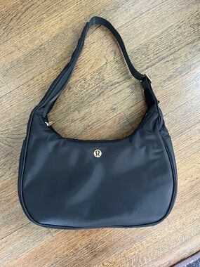 lululemon Black City Essentials Shoulder Bag 4L